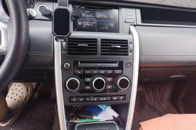 Used Land Rover Discovery Sport 2016 2.0T HSE LUXURY Audio And AC Panel