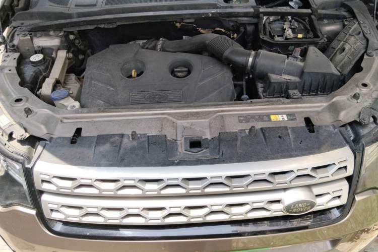 Used Land Rover Discovery Sport 2016 2.0T HSE Engine Bay