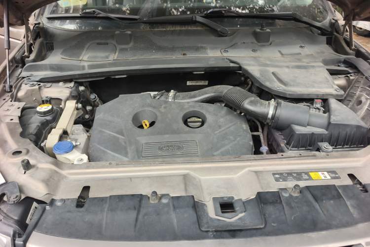 Used Land Rover Discovery Sport 2016 2.0T SE Engine Bay