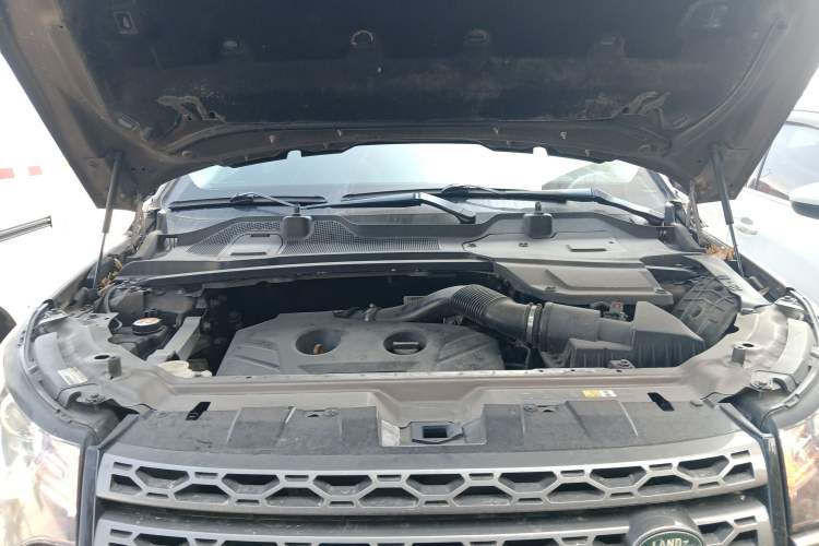 Used Land Rover Discovery Sport 2016 2.0T SE Engine Bay