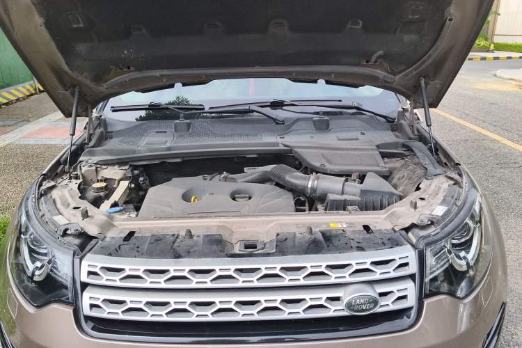 Used Land Rover Discovery Sport 2016 2.0T HSE Engine Bay