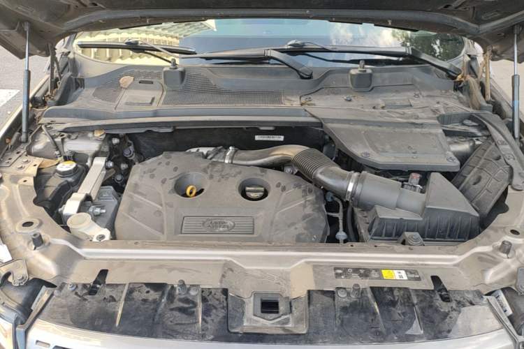 Used Land Rover Discovery Sport 2016 2.0T SE Engine Bay
