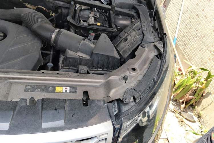 Used Land Rover Discovery Sport 2016 2.0T HSE Engine Bay Left