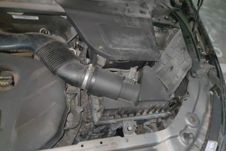 Used Land Rover Discovery Sport 2016 2.0T SE Engine Bay Left