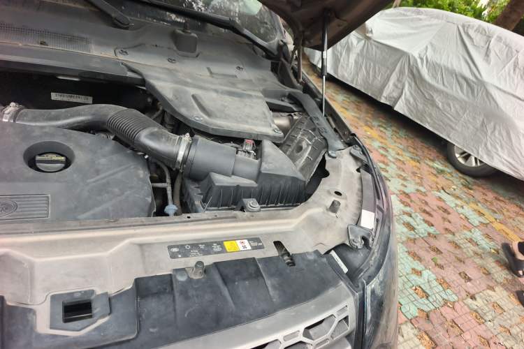 Used Land Rover Discovery Sport 2016 2.0T SE Engine Bay Left