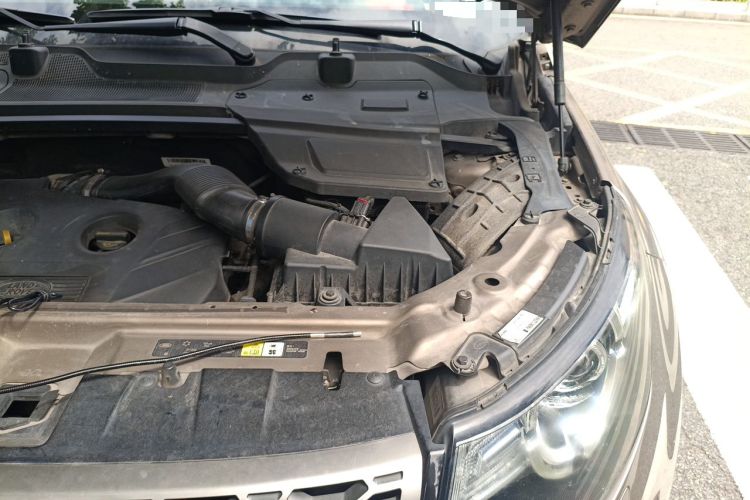 Used Land Rover Discovery Sport 2016 2.0T SE Engine Bay Left