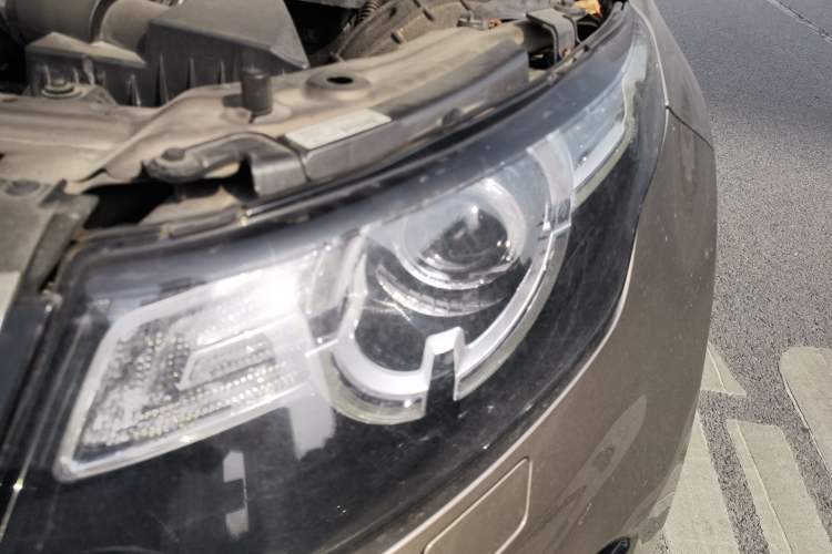 Used Land Rover Discovery Sport 2016 2.0T HSE Engine Bay Left