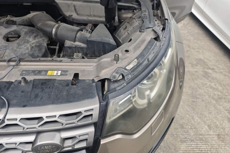 Used Land Rover Discovery Sport 2016 2.0T SE Engine Bay Left
