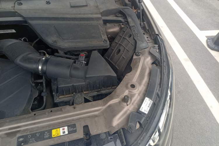 Used Land Rover Discovery Sport 2016 2.0T HSE Engine Bay Left