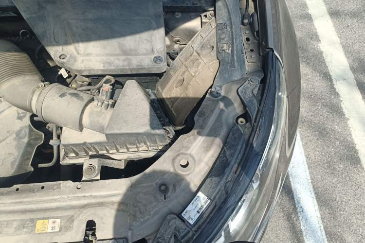 Used Land Rover Discovery Sport 2016 2.0T SE Engine Bay Left