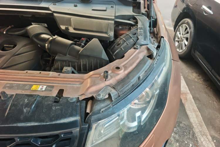 Used Land Rover Discovery Sport 2016 2.0T SE Engine Bay Left