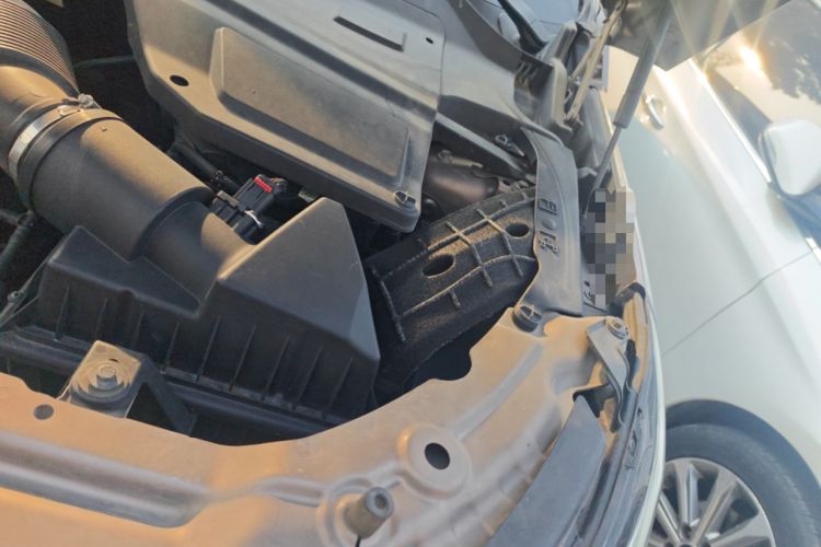 Used Land Rover Discovery Sport 2016 2.0T SE Engine Bay Left