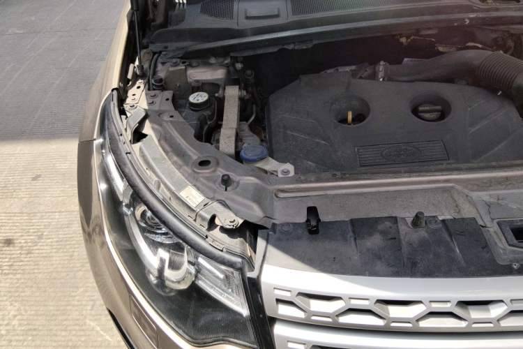 Used Land Rover Discovery Sport 2016 2.0T HSE Engine Bay Right