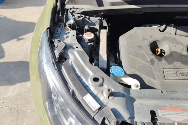 Used Land Rover Discovery Sport 2016 2.0T HSE Engine Bay Right