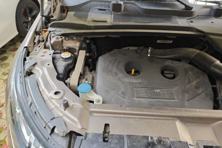 Used Land Rover Discovery Sport 2016 2.0T SE Engine Bay Right