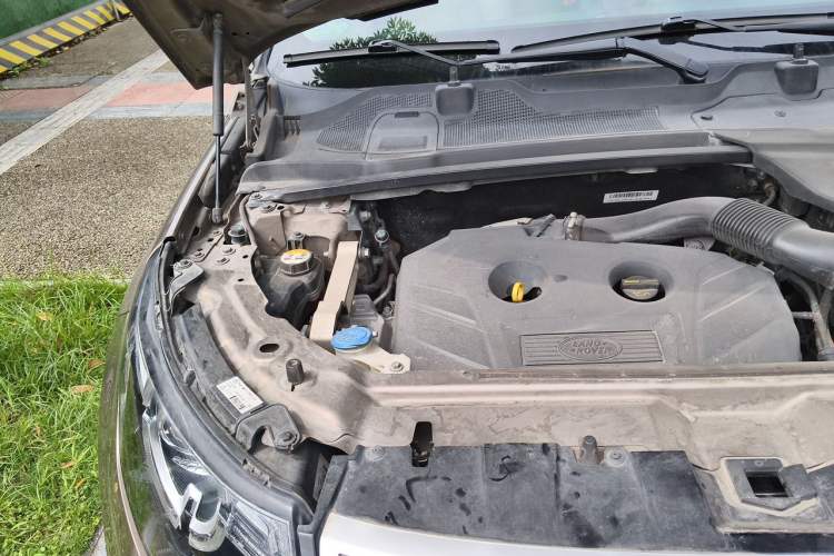 Used Land Rover Discovery Sport 2016 2.0T HSE Engine Bay Right