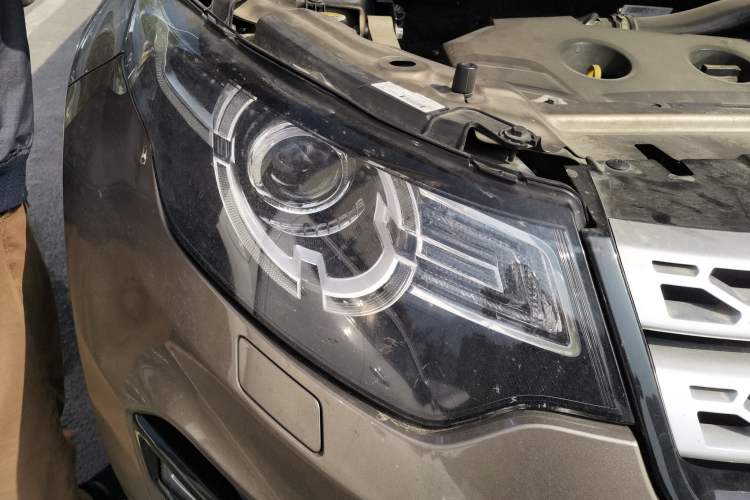 Used Land Rover Discovery Sport 2016 2.0T HSE Engine Bay Right