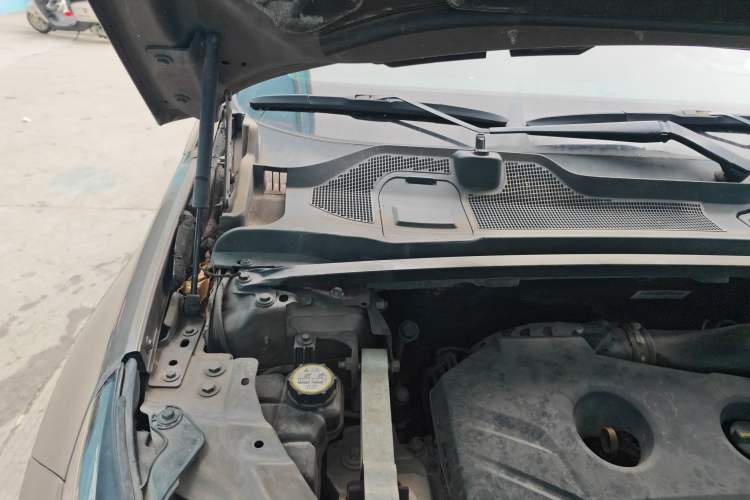 Used Land Rover Discovery Sport 2016 2.0T S Engine Bay Right
