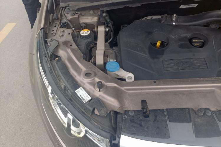 Used Land Rover Discovery Sport 2016 2.0T HSE Engine Bay Right