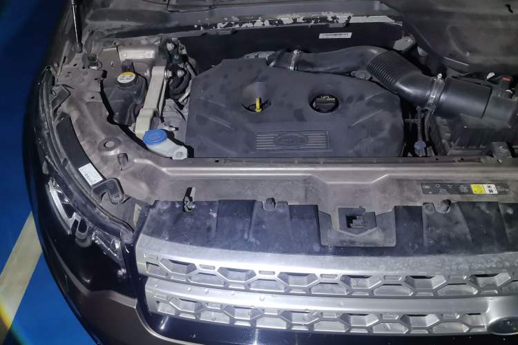 Used Land Rover Discovery Sport 2016 2.0T HSE Engine Bay Right
