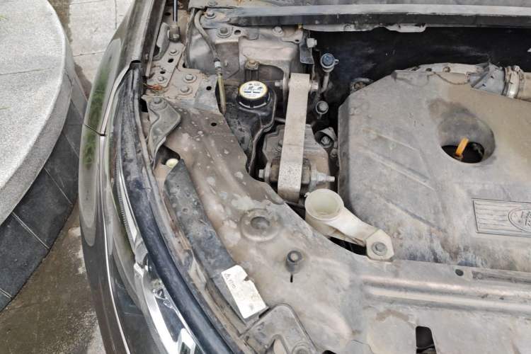 Used Land Rover Discovery Sport 2016 2.0T SE Engine Bay Right