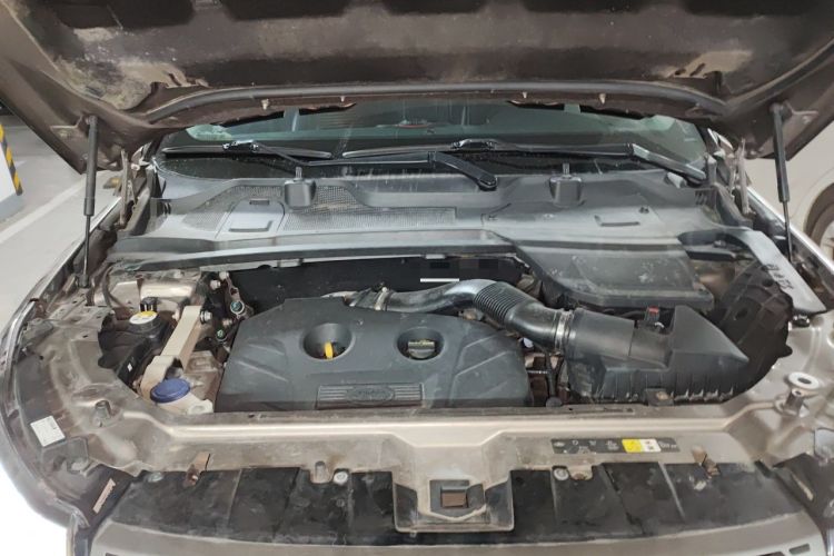 Used Land Rover Discovery Sport 2016 2.0T SE Engine Bay