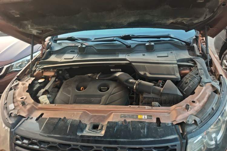 Used Land Rover Discovery Sport 2016 2.0T SE Engine Bay