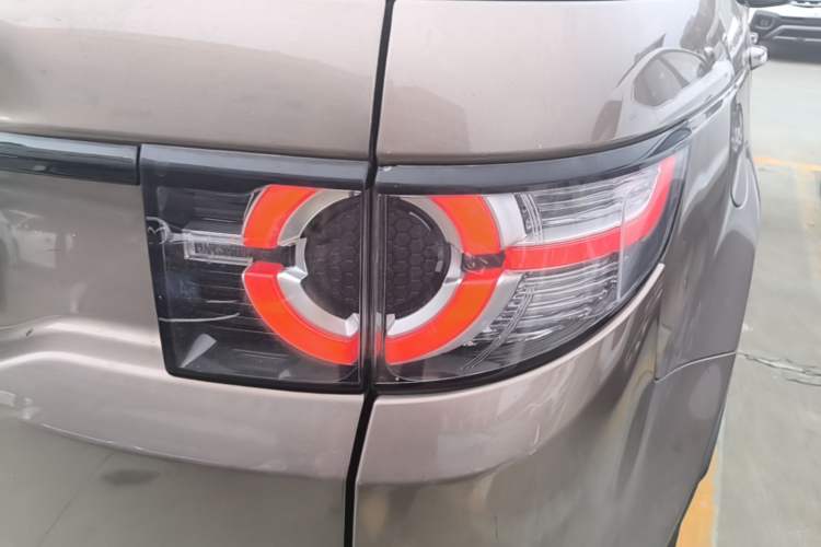 Used Land Rover Discovery Sport 2016 2.0T SE Exterior 3