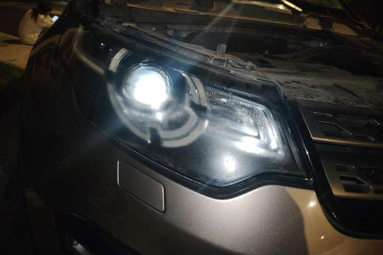 Used Land Rover Discovery Sport 2016 2.0T SE Exterior 6