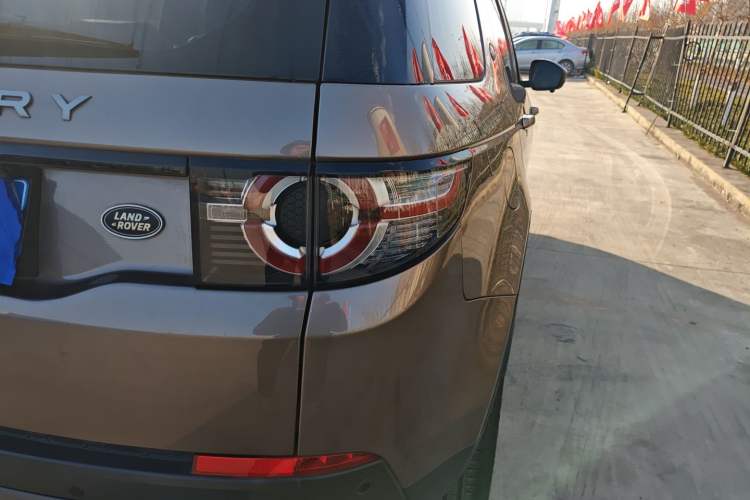 Used Land Rover Discovery Sport 2016 2.0T SE Exterior 6