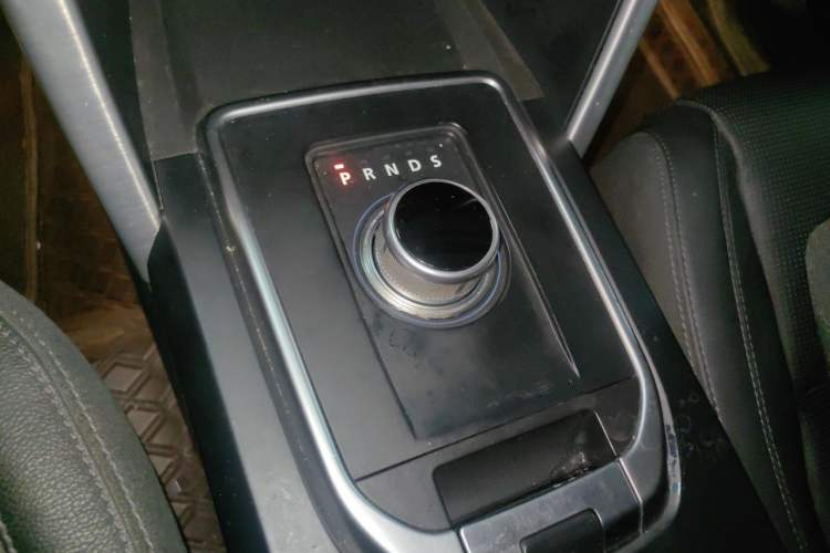 Used Land Rover Discovery Sport 2016 2.0T SE Gear Lever