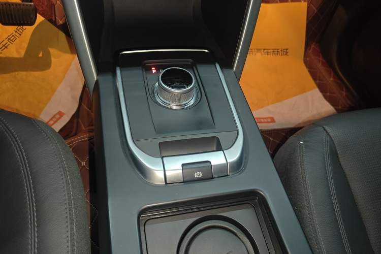 Used Land Rover Discovery Sport 2016 2.0T SE Gear Lever