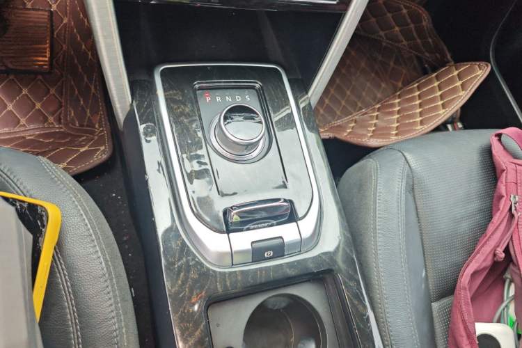 Used Land Rover Discovery Sport 2016 2.0T SE Gear Lever