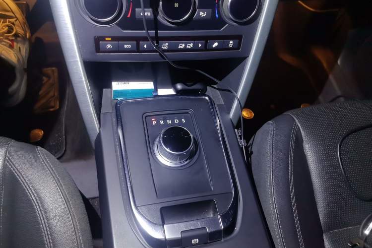 Used Land Rover Discovery Sport 2016 2.0T HSE Gear Lever