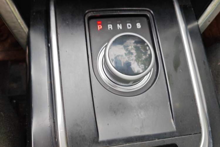 Used Land Rover Discovery Sport 2016 2.0T SE Gear Lever