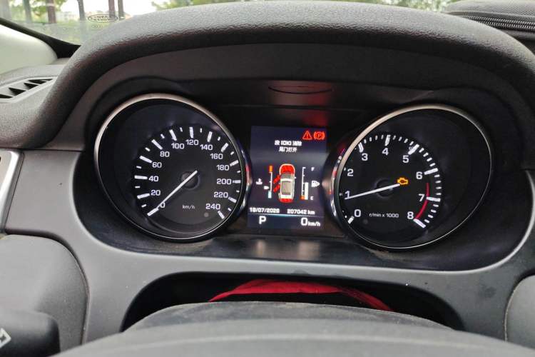Used Land Rover Discovery Sport 2016 2.0T SE Instrument Cluster