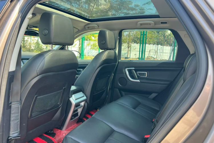Used Land Rover Discovery Sport 2016 2.0T SE Interior 4