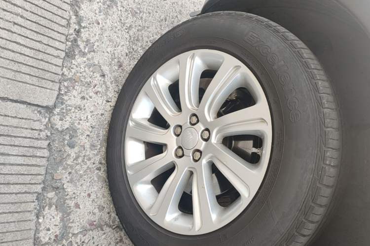 Used Land Rover Discovery Sport 2016 2.0T SE Left Front Wheel Hub