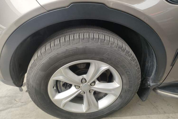 Used Land Rover Discovery Sport 2016 2.0T S Left Front Wheel Hub