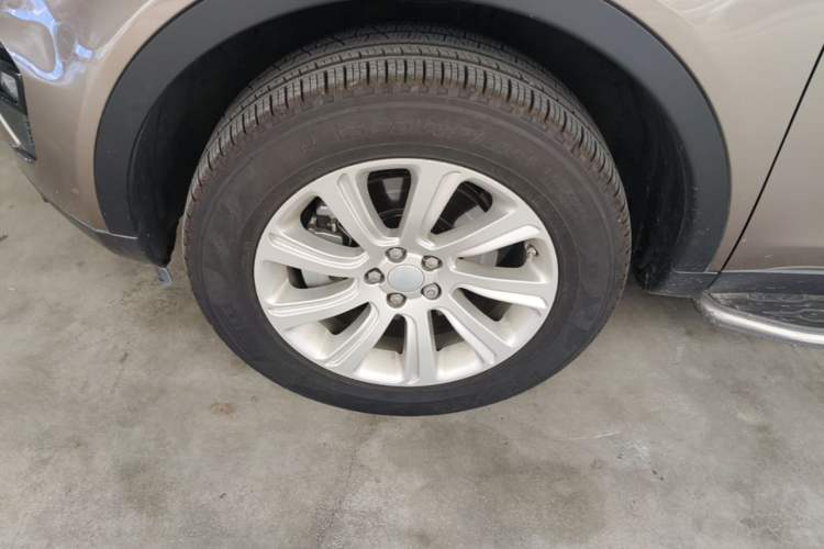 Used Land Rover Discovery Sport 2016 2.0T SE Left Front Wheel Hub