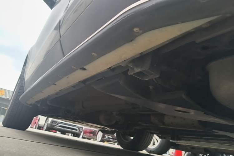Used Land Rover Discovery Sport 2016 2.0T SE Left Side Sill
