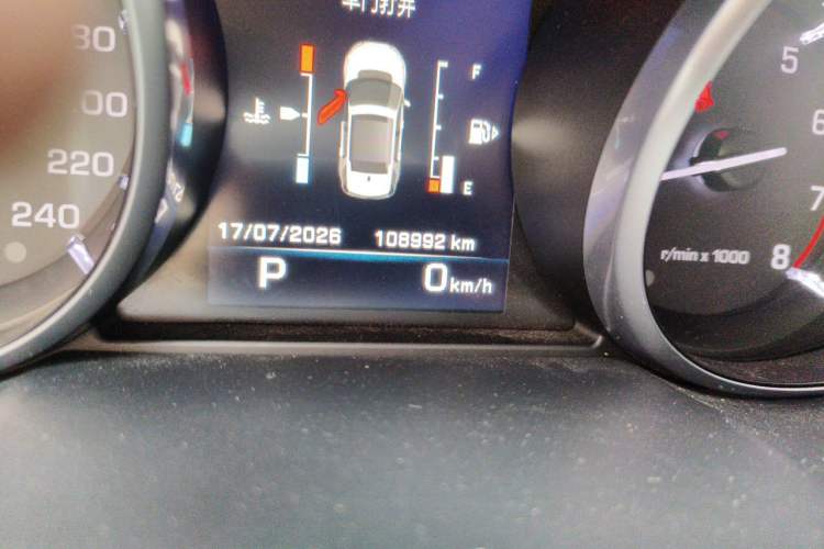 Used Land Rover Discovery Sport 2016 2.0T S Odometer Close Up