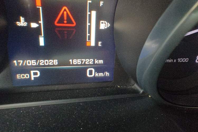 Used Land Rover Discovery Sport 2016 2.0T S Odometer Close Up