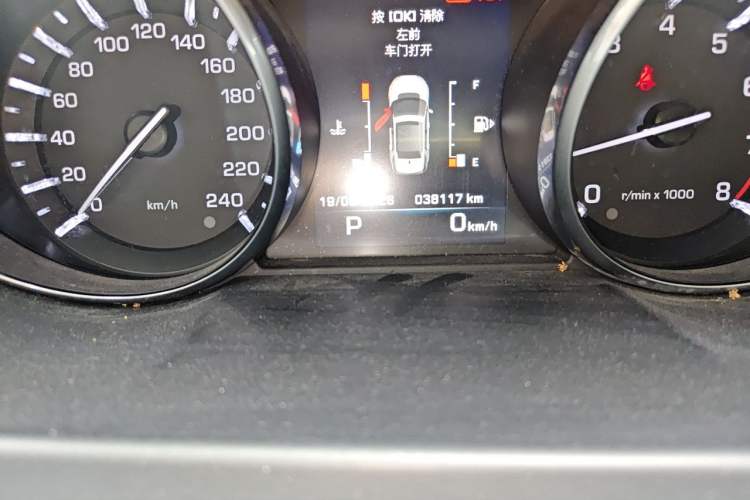 Used Land Rover Discovery Sport 2016 2.0T S Odometer Close Up