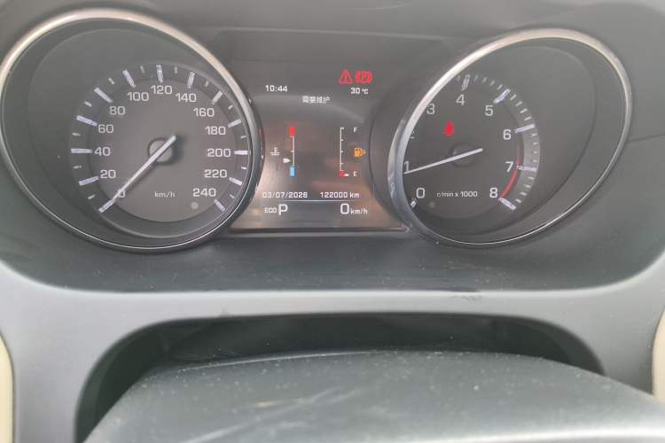 Used Land Rover Discovery Sport 2016 2.0T HSE Odometer Close Up