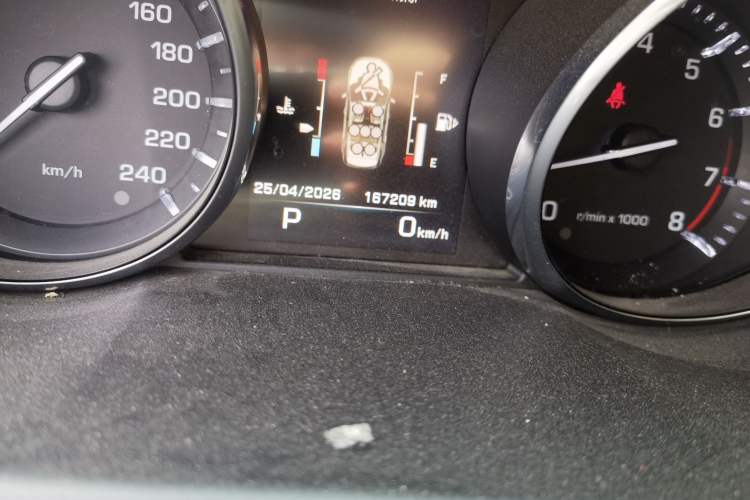 Used Land Rover Discovery Sport 2016 2.0T HSE Odometer Close Up