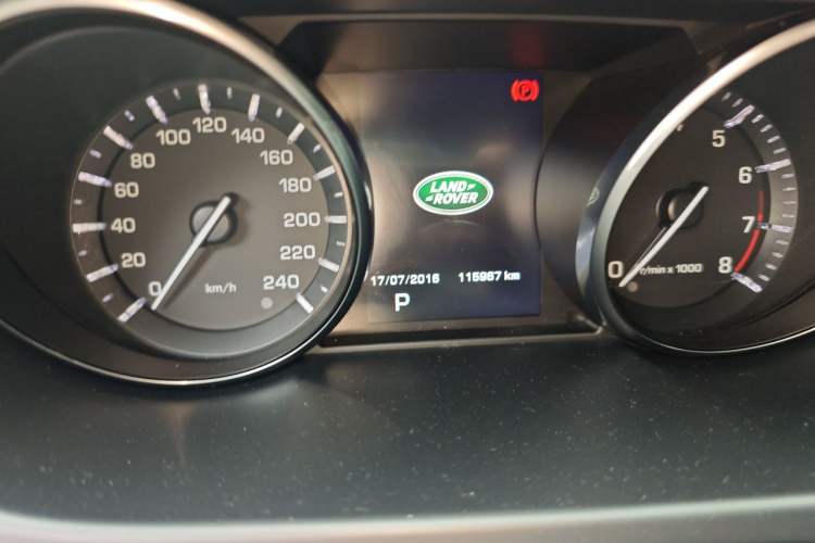 Used Land Rover Discovery Sport 2016 2.0T SE Odometer Close Up