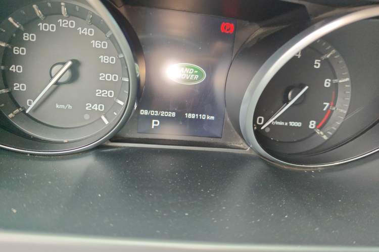Used Land Rover Discovery Sport 2016 2.0T S Odometer Close Up
