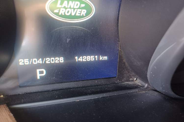 Used Land Rover Discovery Sport 2016 2.0T SE Odometer Close Up