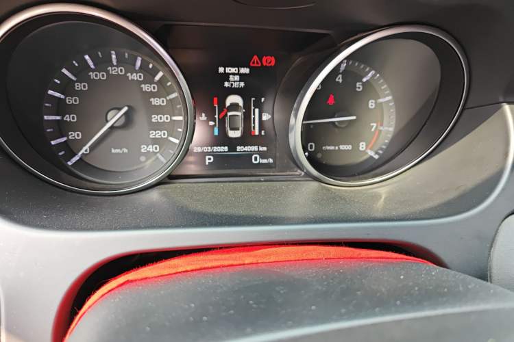 Used Land Rover Discovery Sport 2016 2.0T SE Odometer Close Up